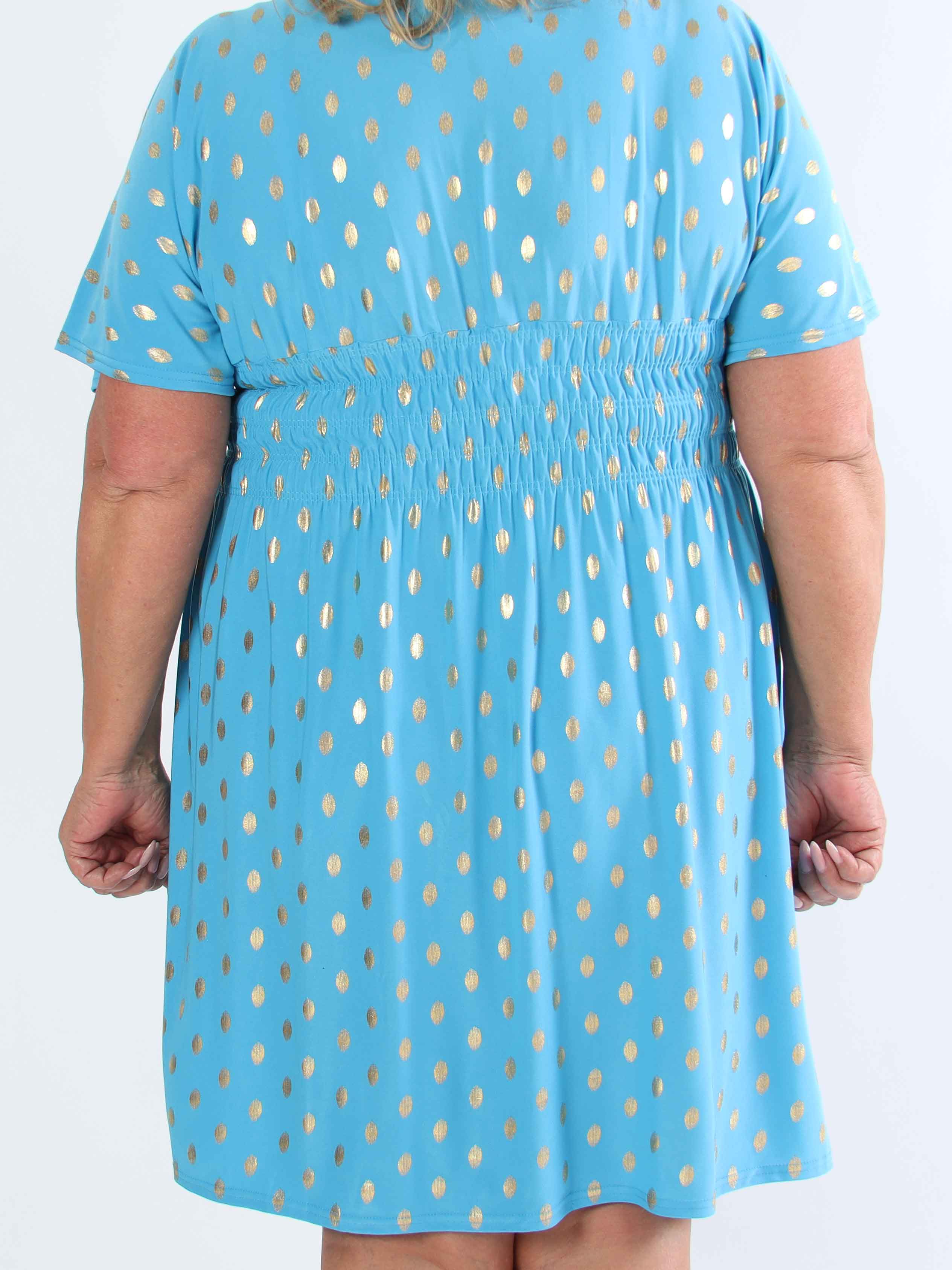 Pams Dot Short - Elastisk klänning i plus size med guldprickar